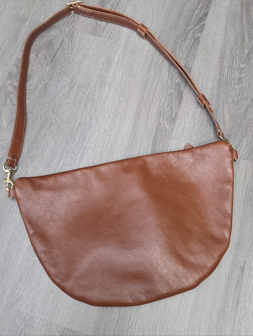 LIKE NEW CLARE V GRANDE FANNY BAG - MIEL OLD FASHION LEATHER - Picture 6 of 6
